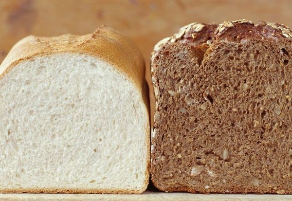 Ученые выяснили, какой хлеб вреднее - черный или белый