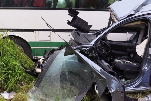 Смертельная авария с участием пассажирского автобуса и легковушки