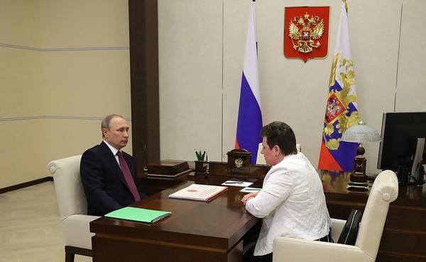Путин передал губернатору Владимирской области зелёную папку и упомянул про Вязники