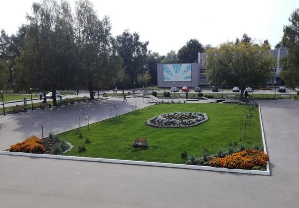 Площадка перед "Спутником" обновлена