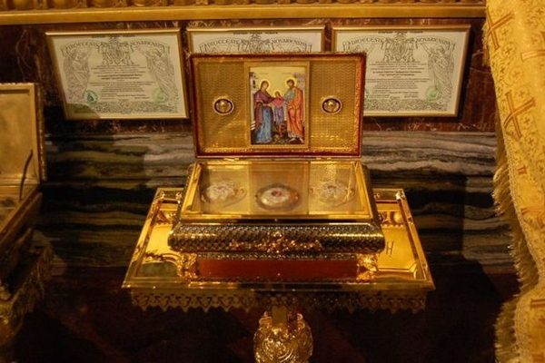 святыня,ковчег с частью Пояса Пресвятой Богородицы,