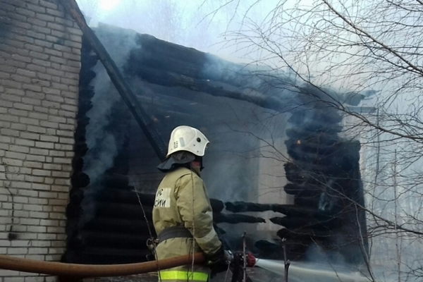 Пожар в частном доме тушили 7 человек