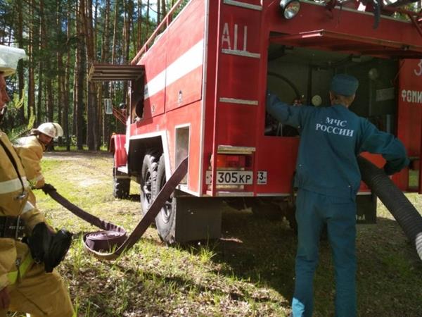Пожарные эвакуировали детей из оздоровительного лагеря