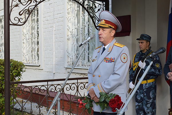 В вязниковской колонии открыли мемориальную доску в честь бывшего начальника учреждения Николая Сергеевича Панёвина