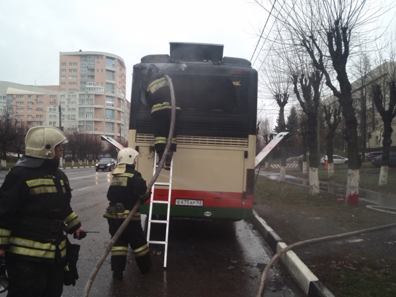Туристический автобус загорелся в центре города