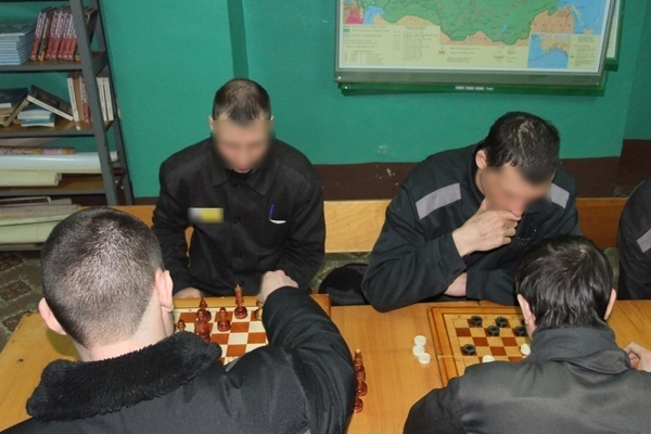 "Строгий" турнир по шахматам и шашкам
