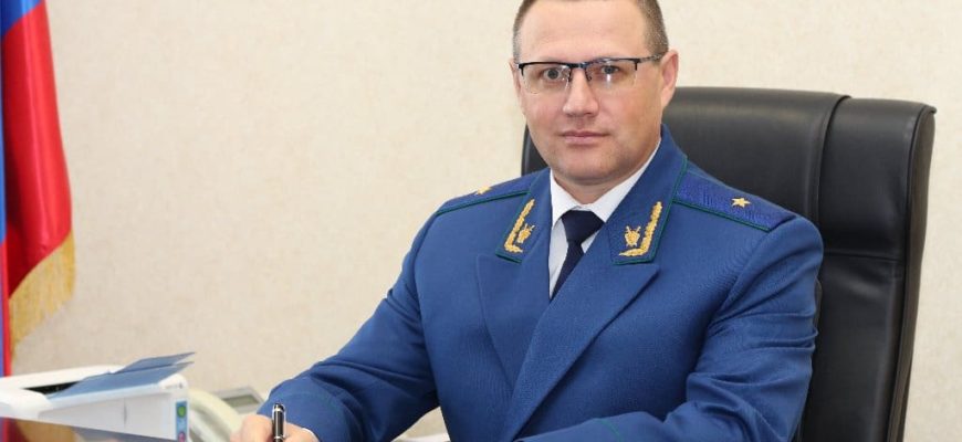 прокурор Хлустиков Николай Николаевич,