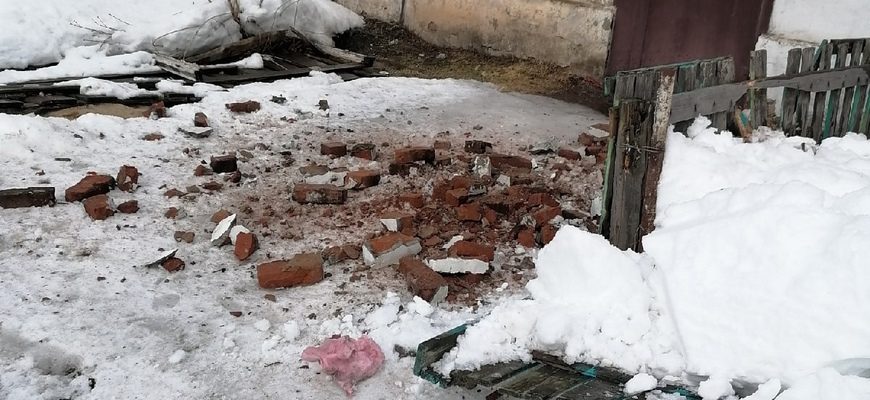 Вязники снег с кирпичами улица Кутузова 15 марта 2021,