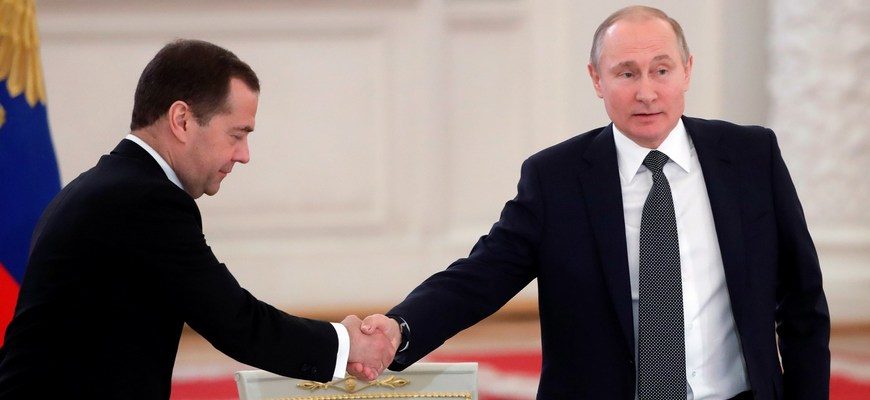 Дмитрий Медведев и Владимир Путин,