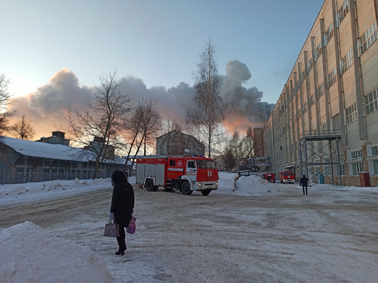 Ковров сегодня. Завод имени Дегтярева в Коврове 2021. Завод Дегтярева ковров пожар. Пожар в Коврове сейчас. Горит завод.